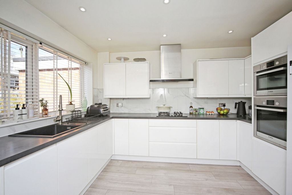 Property photo 2 of 22 Pbox-Img.Jpg