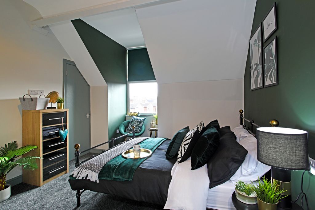 Property photo 1 of 31 Selby Street, Wakefield