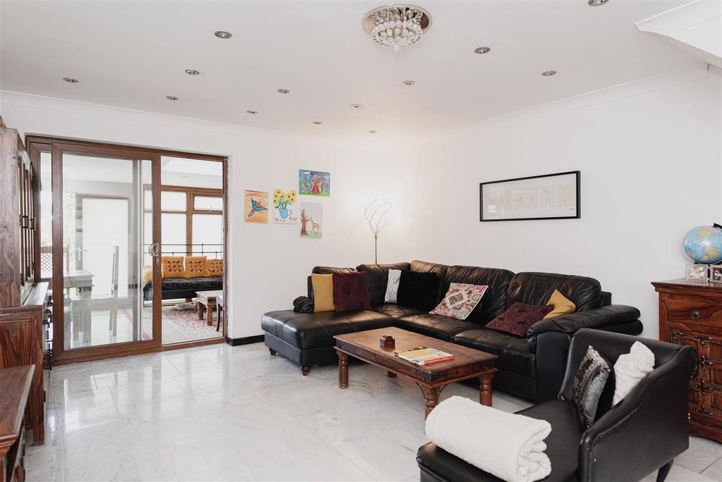 Property photo 2 of 19