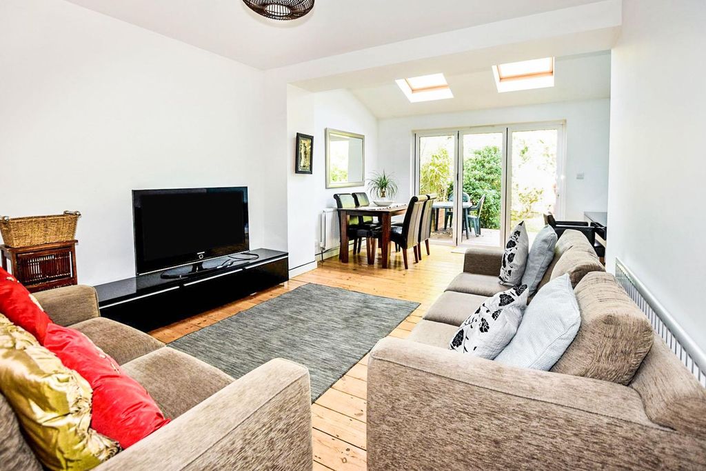 Property photo 2 of 9 Fwzohnlpsegm21Pbyvvxlq.Jpg