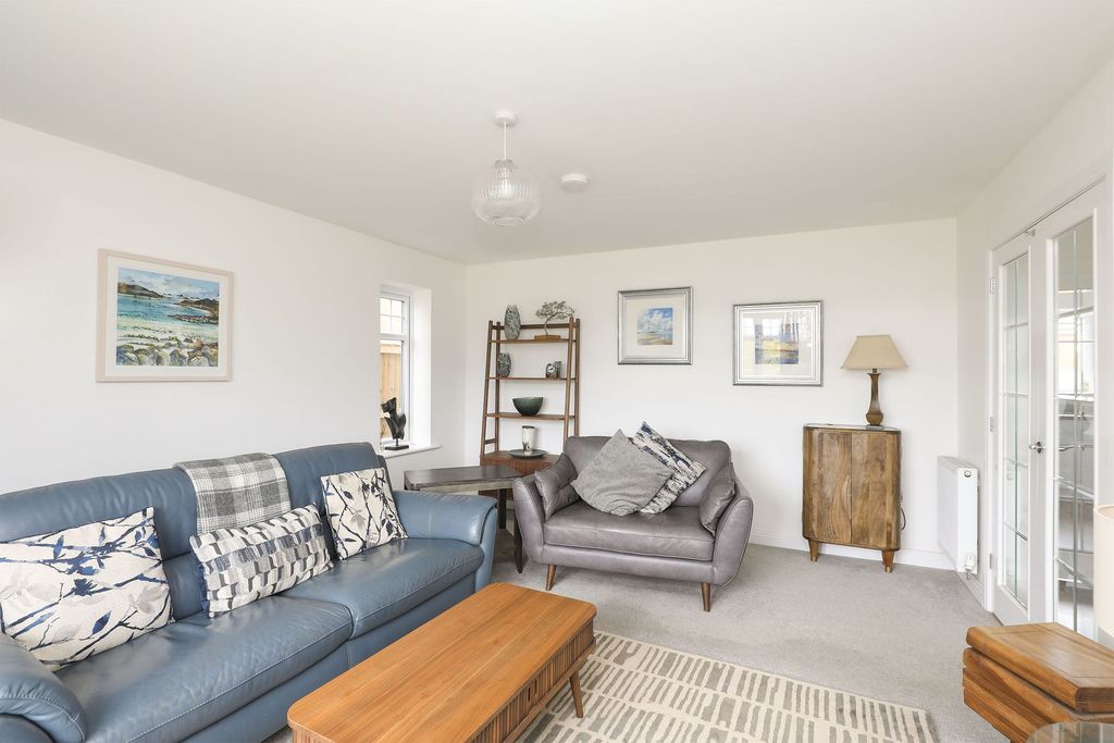 Property photo 3 of 43