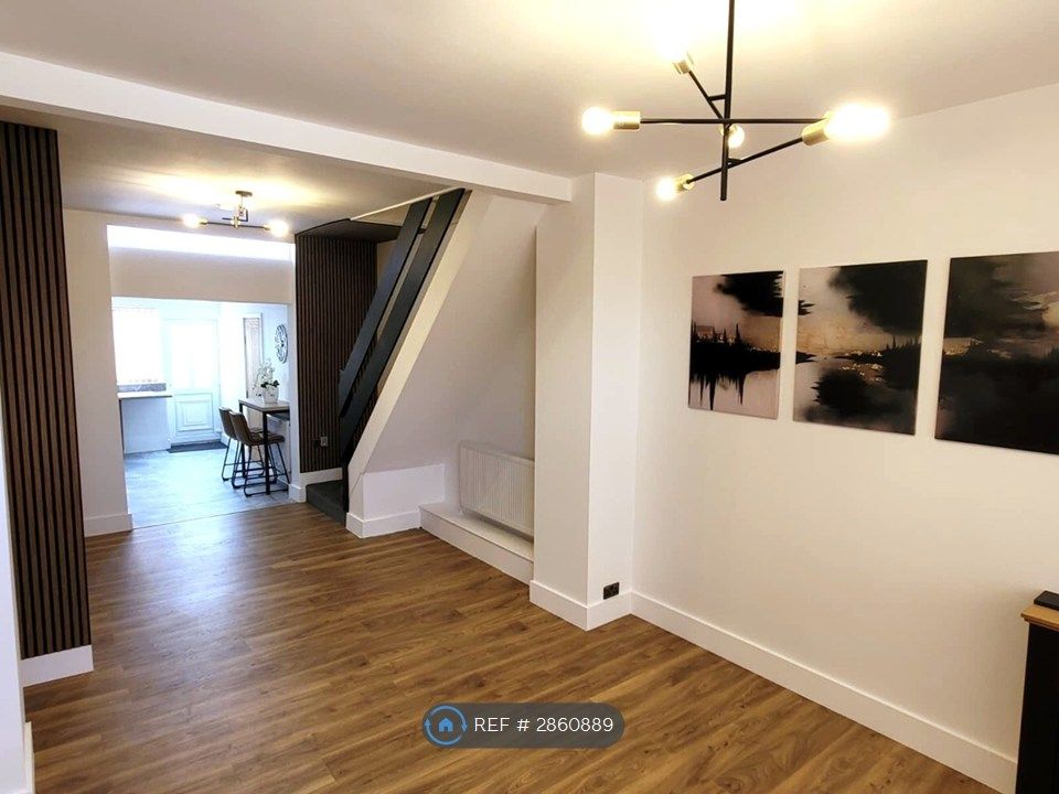 Property photo 2 of 31 Reception / Dining Area