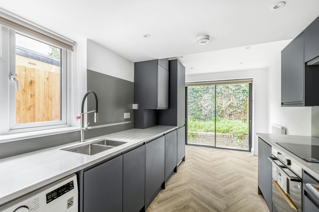 Property photo 1 of 13 Daniel_Watney__Frobisher_Street__5.Jpg