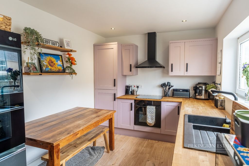 Property photo 2 of 13 4866481