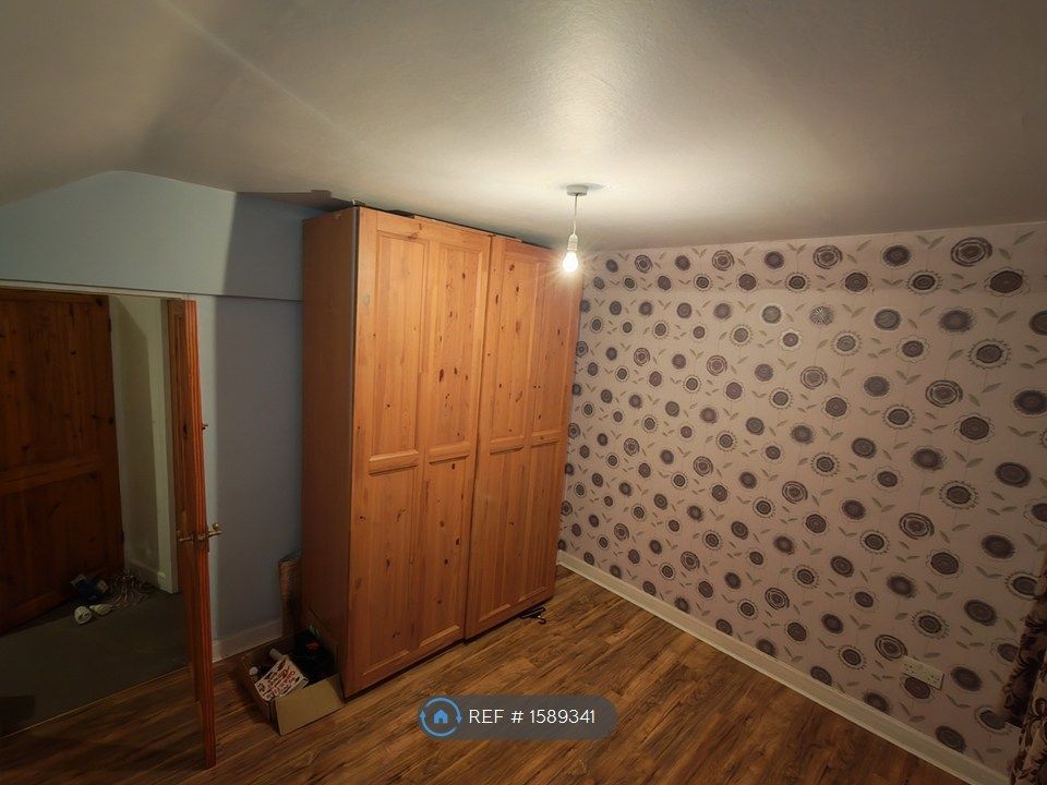 Property photo 3 of 6 Bedroom 1