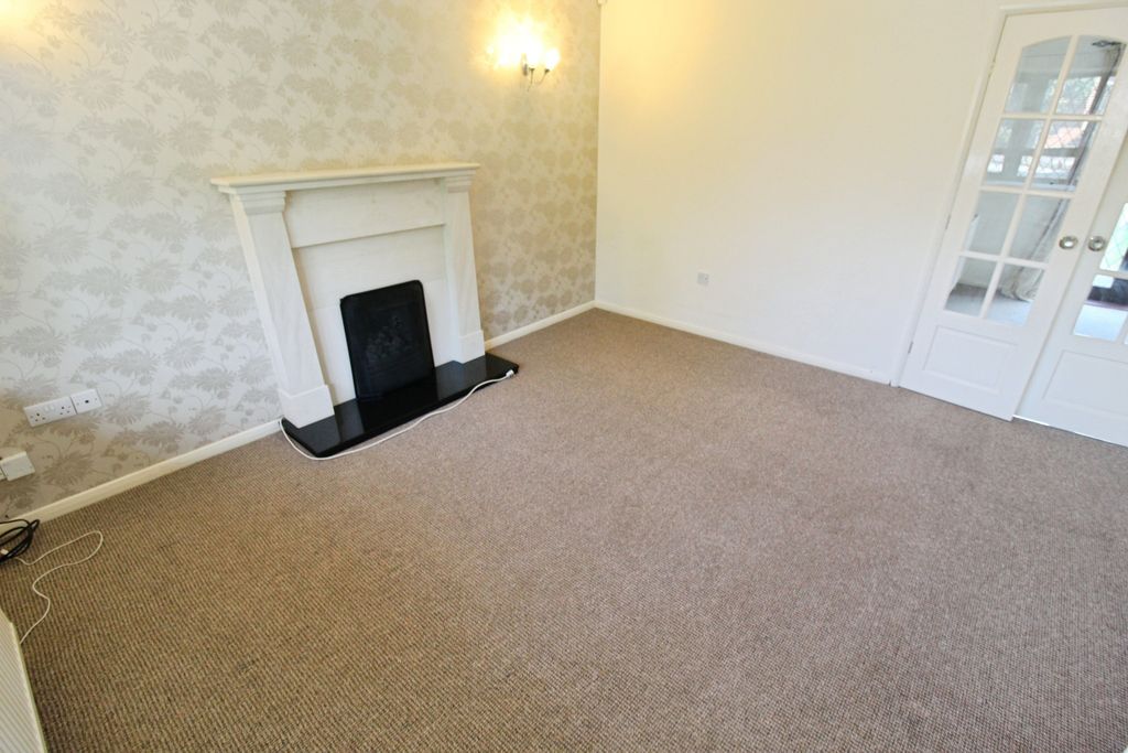 Property photo 2 of 11 Lounge