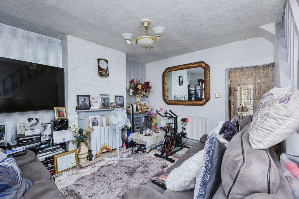 Property photo 3 of 17 Photo