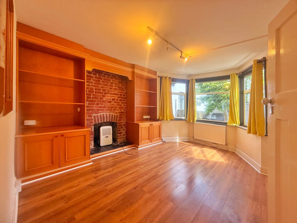 Property photo 2 of 8