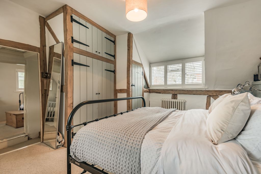 Property photo 3 of 21 8499025-Interior04