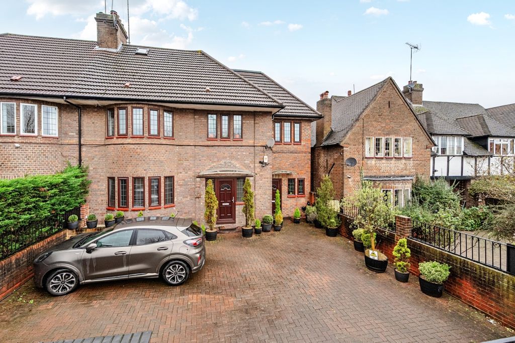 Property photo 3 of 17