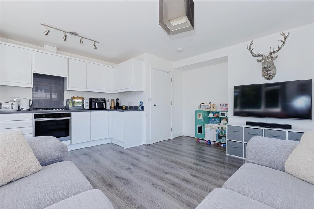 Property photo 2 of 10 Durston House_9.Jpg