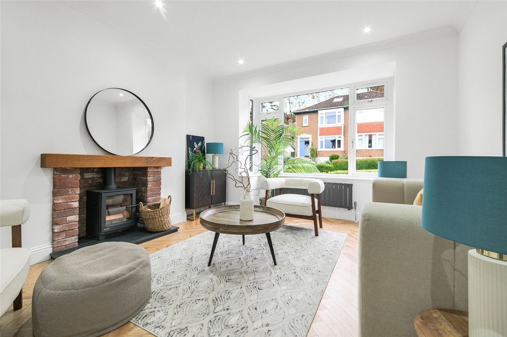 Property photo 2 of 35 Lounge