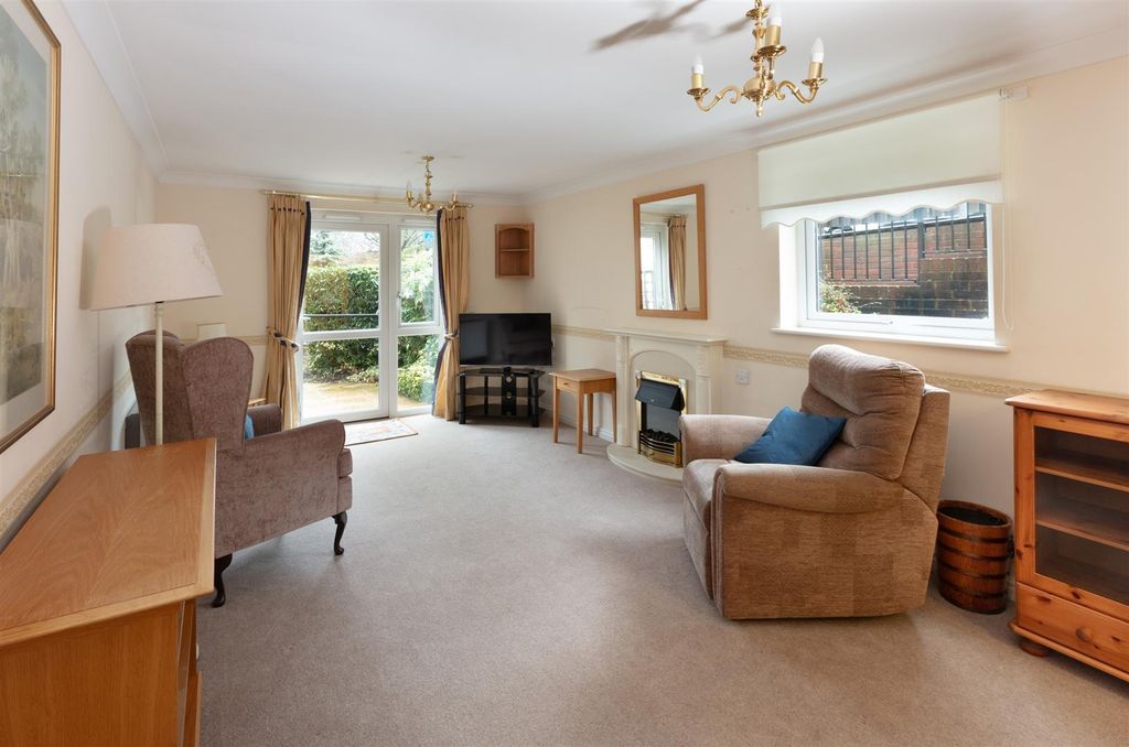 Property photo 2 of 13 Lounge.Jpg