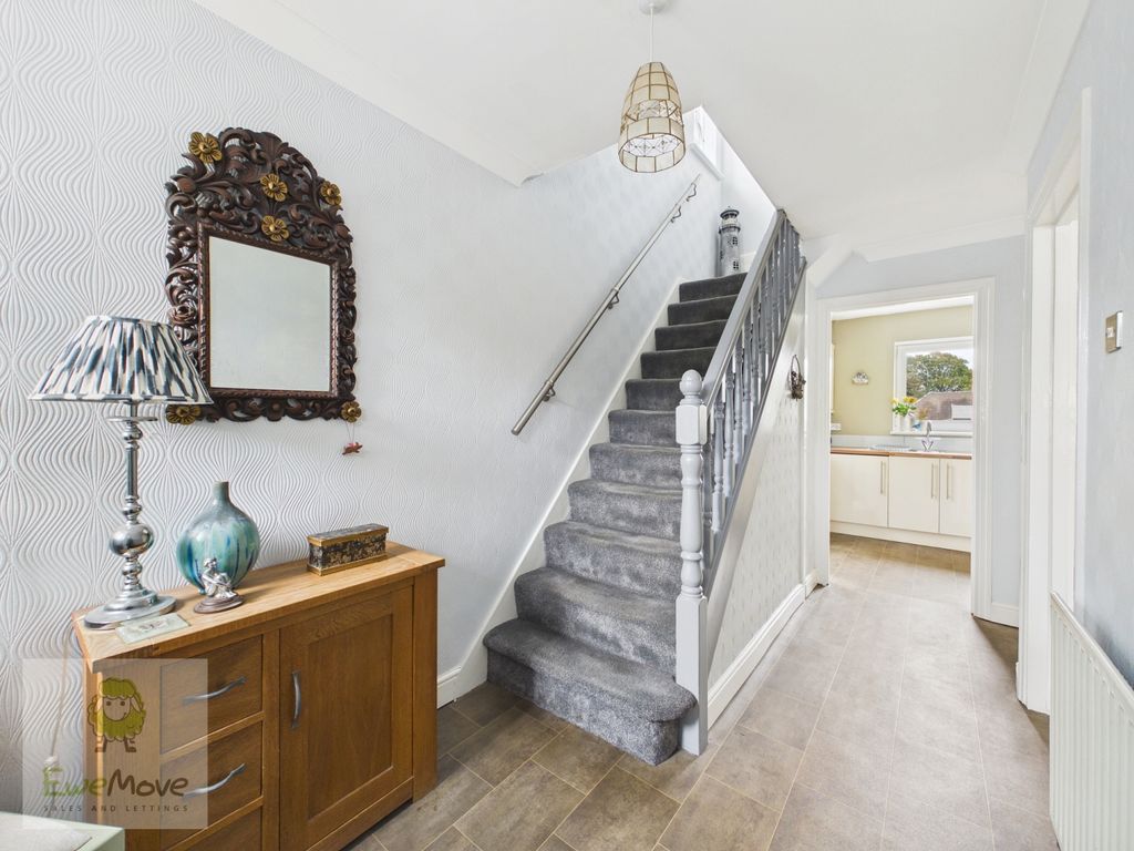 Property photo 2 of 21 Entrance Hall