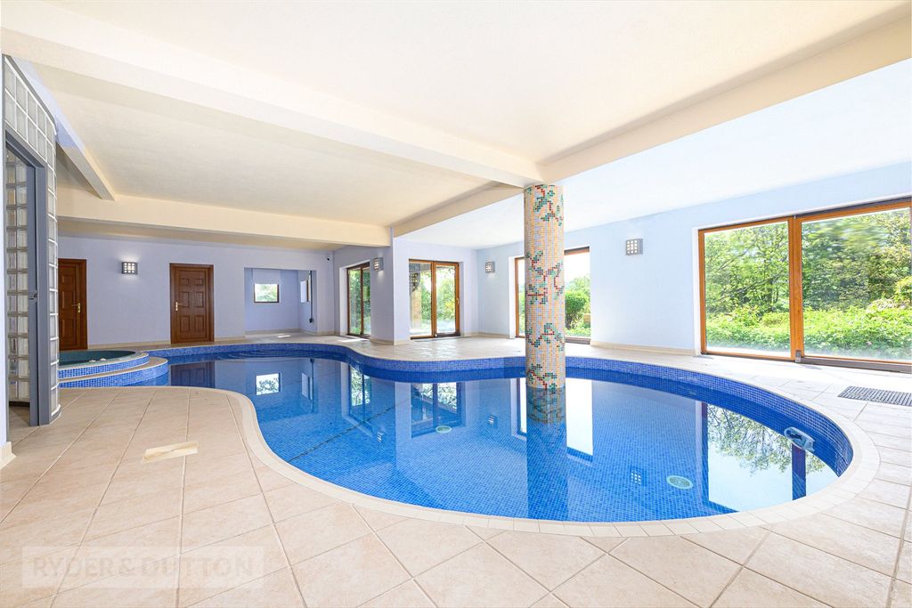 Property photo 3 of 35 Swimming Pool