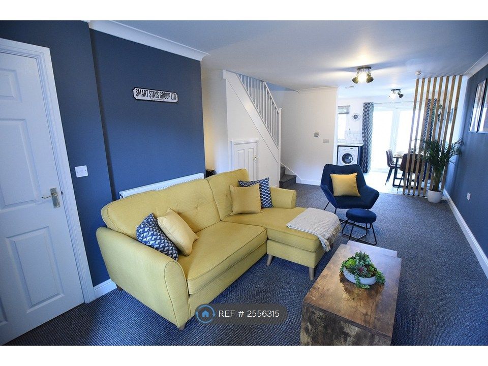 Property photo 1 of 20 Lounge