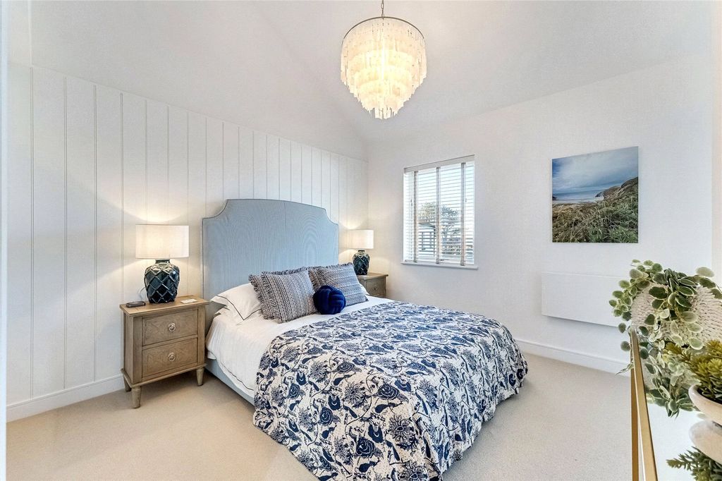 Property photo 3 of 12 Bedroom