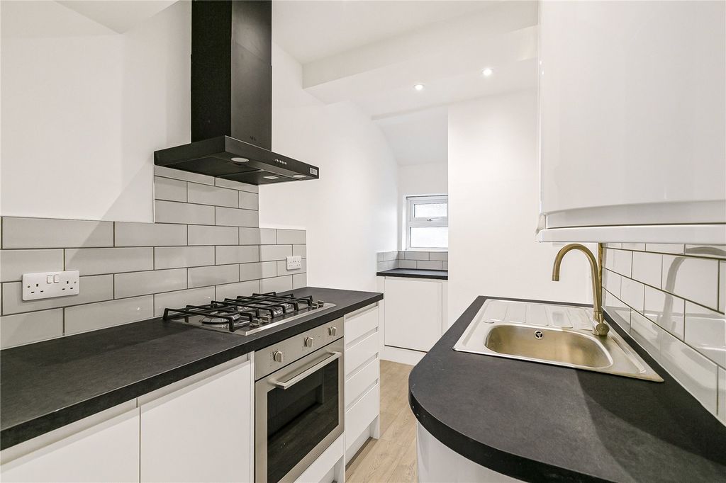 Property photo 3 of 25 Kitchen