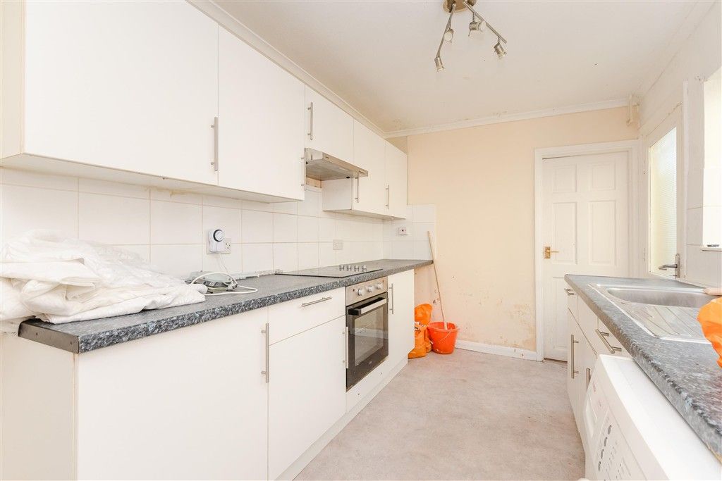 Property photo 3 of 9 Kitchen