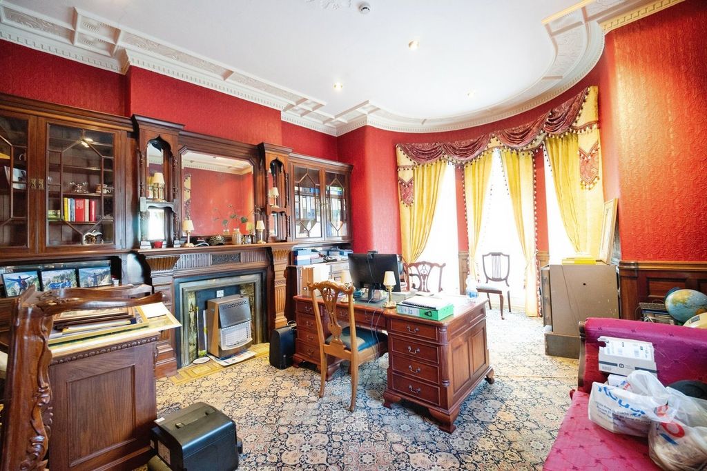 Property photo 2 of 37