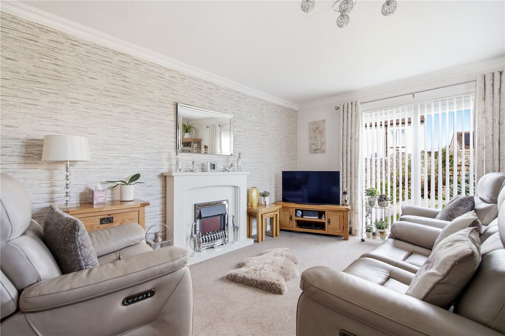 Property photo 2 of 16 Langside