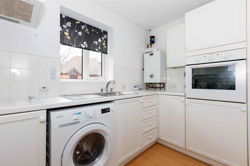 Property photo 2 of 9 Courtyard-7.Jpg