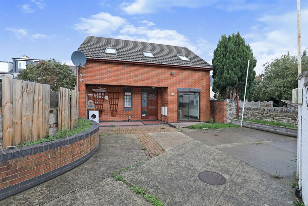 3 bed detached house for sale Cathays