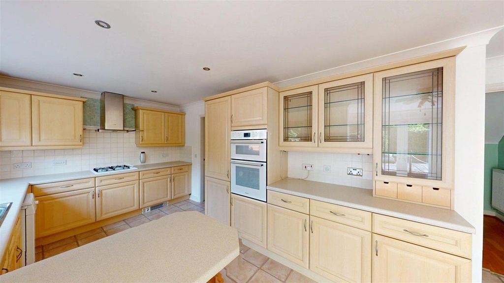 Property photo 3 of 25 Kitchen
