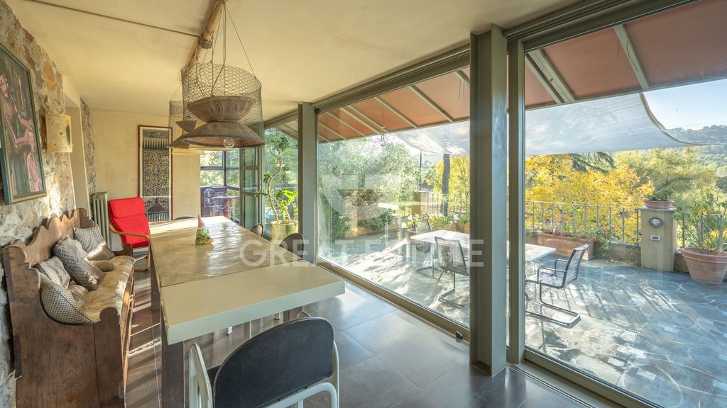 Property photo 2 of 124 Interiors