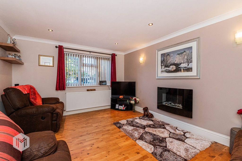 Property photo 2 of 37 Picture No. 11