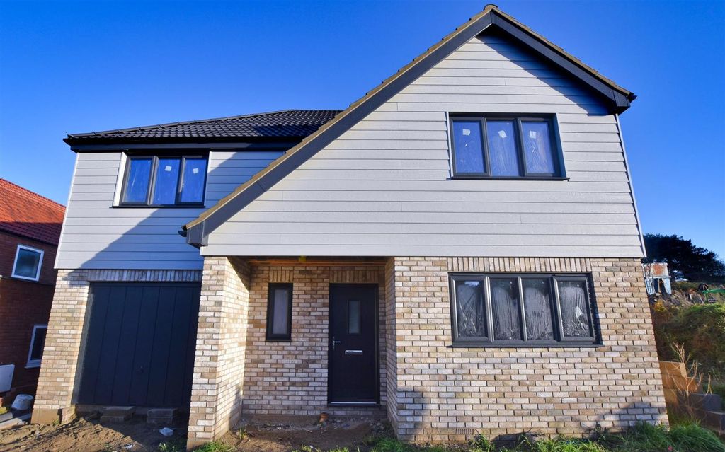 Property photo 1 of 44 Seaview Crescent
