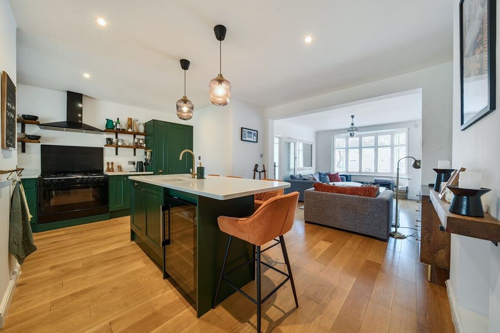 Property photo 2 of 19 Picture No. 10