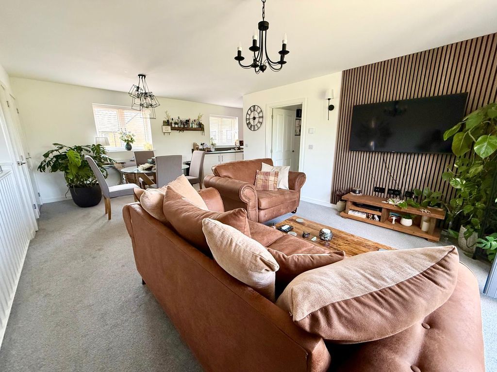 Property photo 2 of 16 Open Plan Living