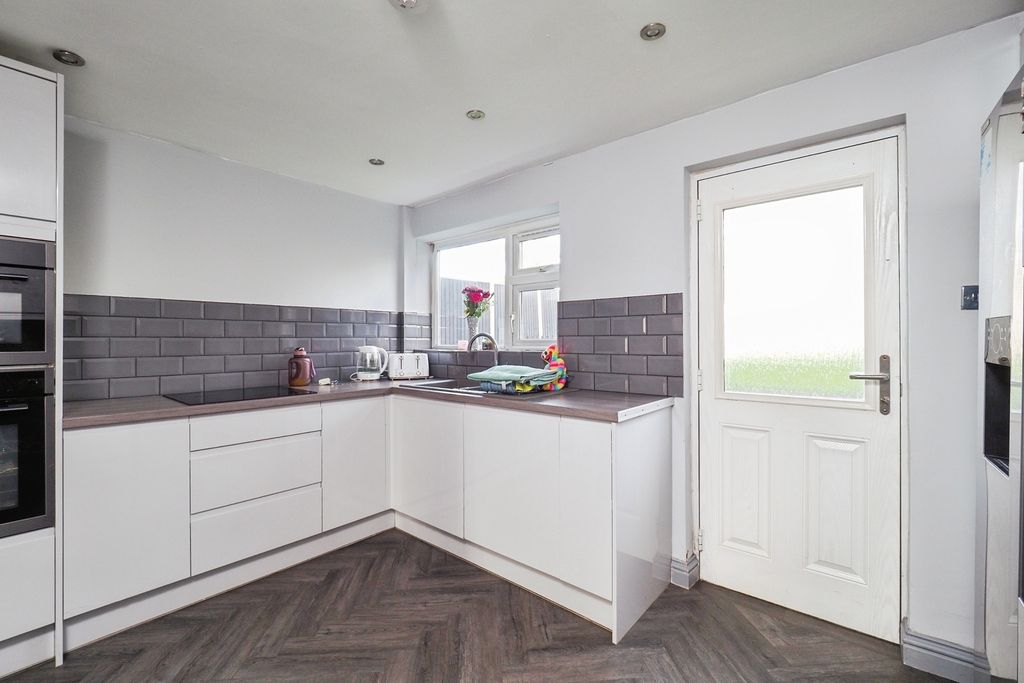 Property photo 2 of 22 Kitchen