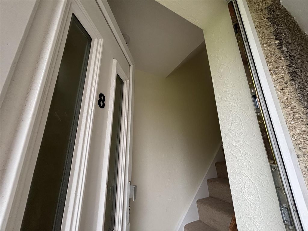 Property photo 2 of 11 Entrance