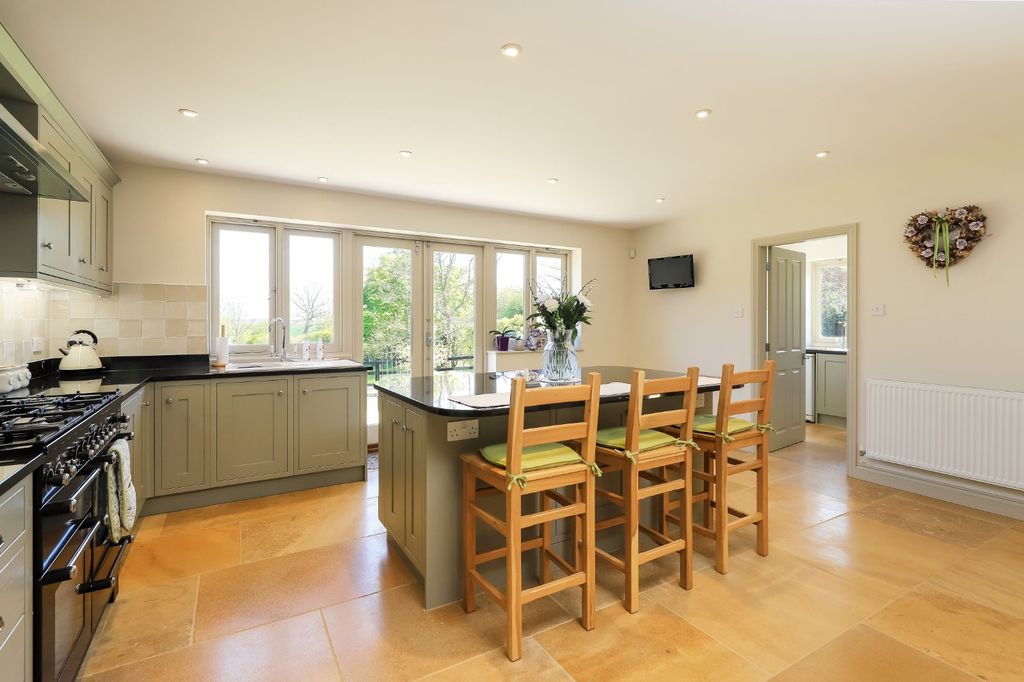 Property photo 2 of 16 Picture No. 03