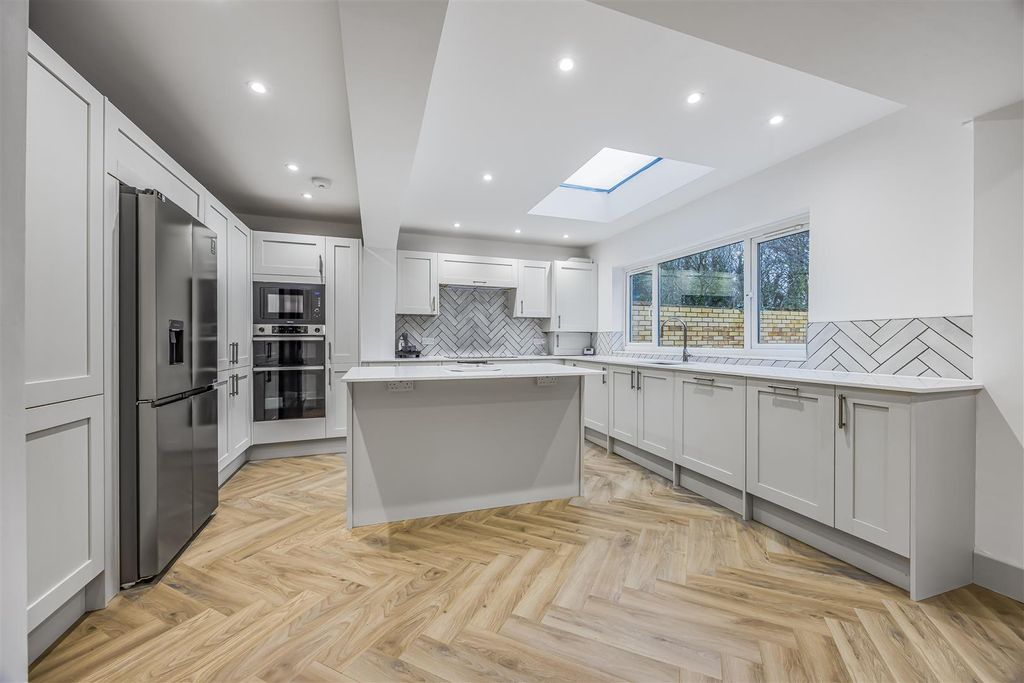 Property photo 2 of 32 176 Hazelton Way, Horndean-Porticomarketing-Soldby