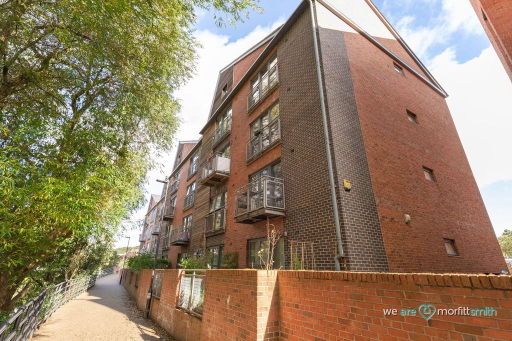 Property photo 2 of 11