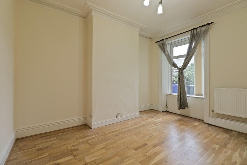 Property photo 3 of 28 Dining Room