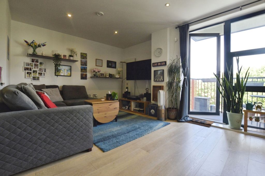 Property photo 3 of 17 Pbox-Img.Jpg