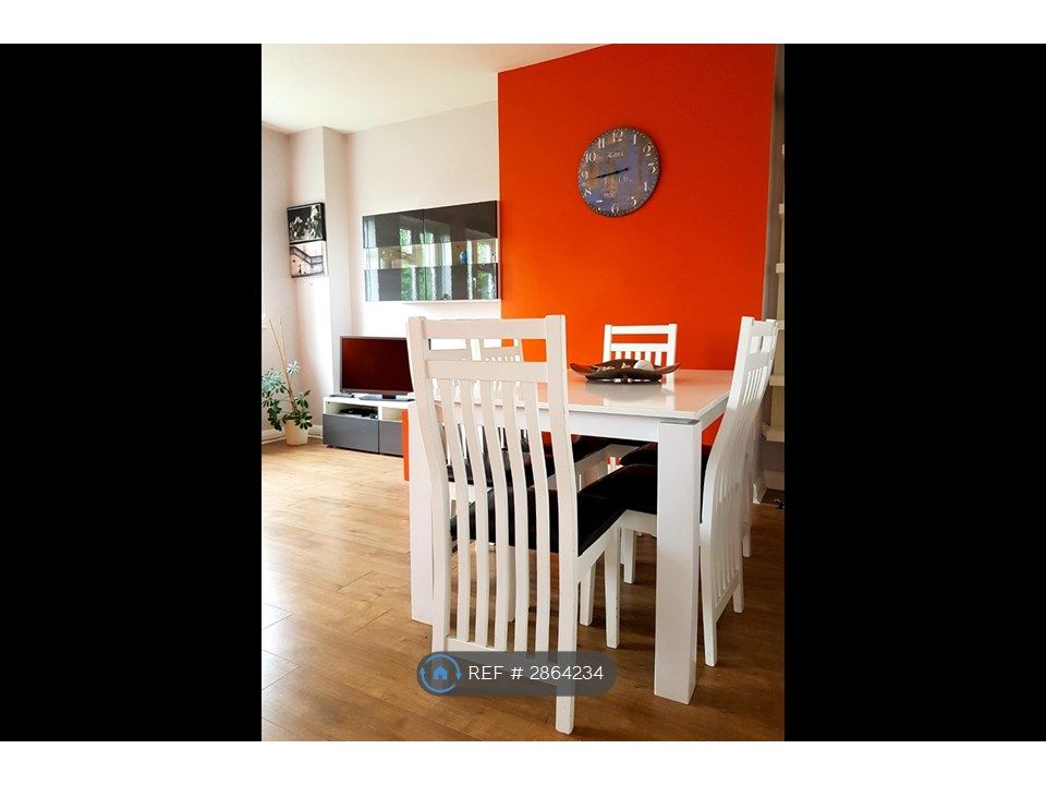 Property photo 3 of 14 Living Room