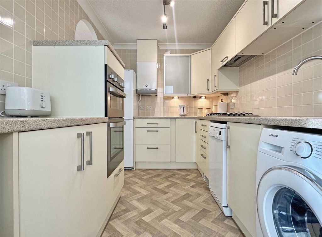 Property photo 3 of 15 Kitchen.Jpg