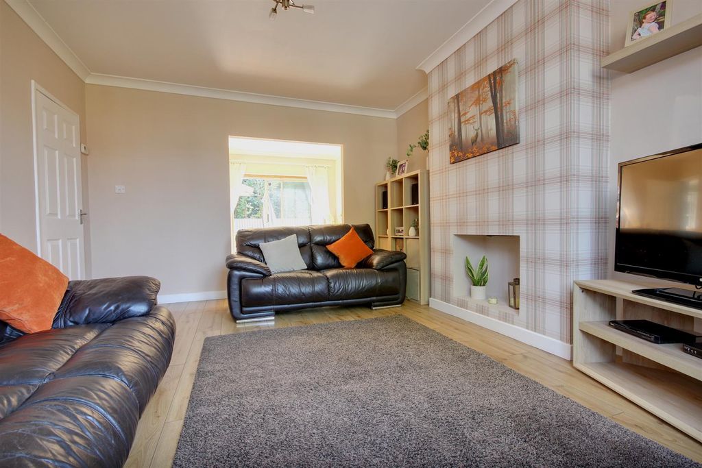 Property photo 3 of 18 Thornwick Avenue (10).Jpg