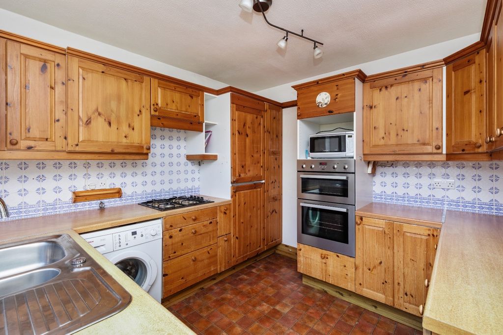 Property photo 3 of 12 4561757