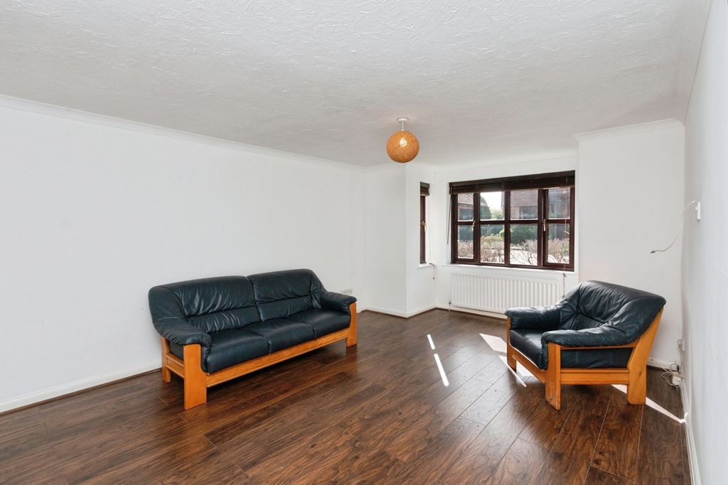 Property photo 3 of 10 Photo