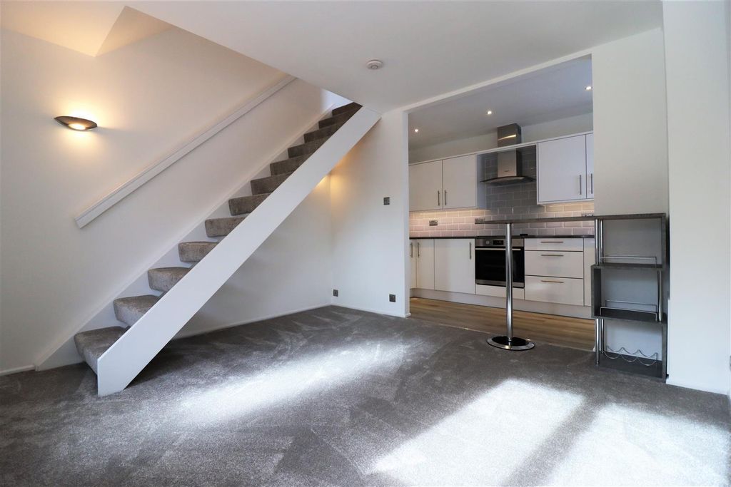 Property photo 2 of 5 Living.Jpg