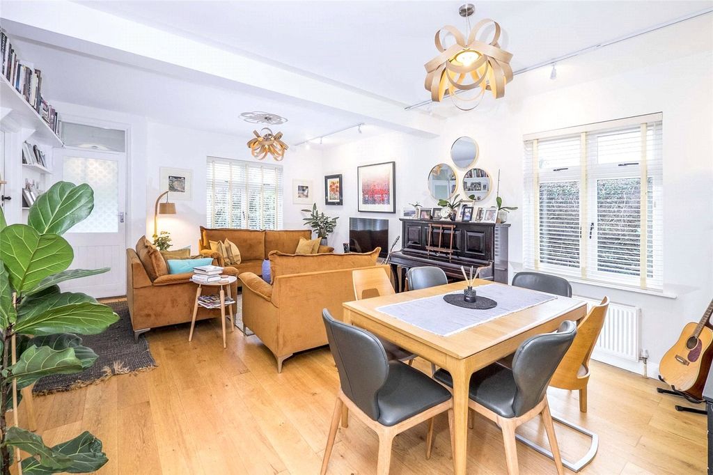 Property photo 3 of 15 Lounge Diner