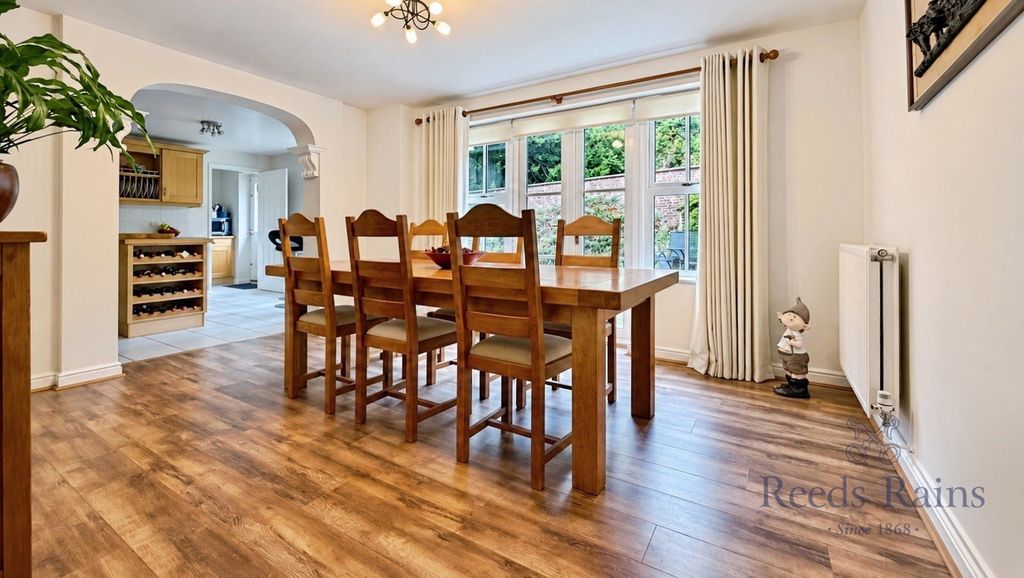 Property photo 3 of 21 Dining Room