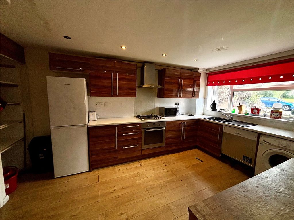 Property photo 3 of 9 Kitchen