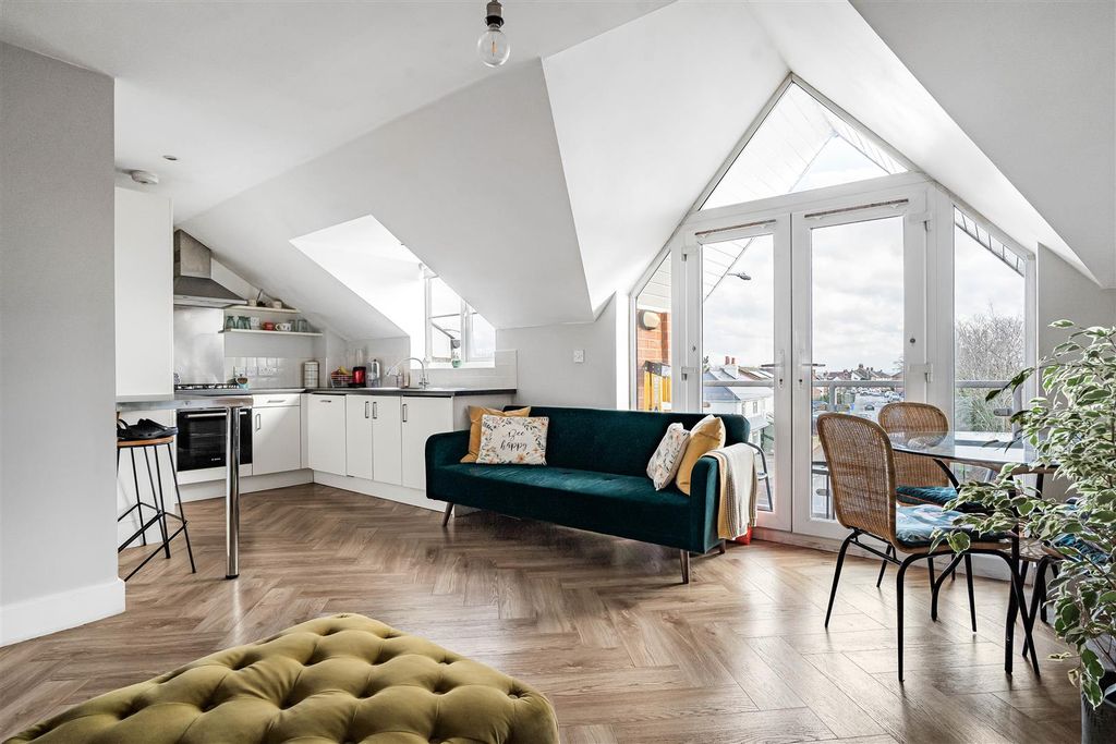 Property photo 3 of 15 Living Room/Kitchen